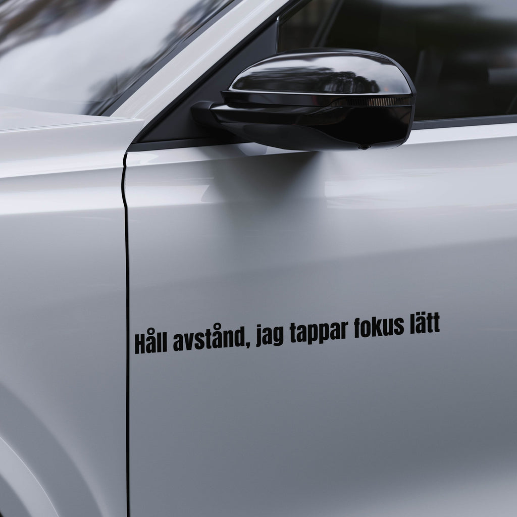 Håll avstånd, jag tappar fokus lätt - Dekal